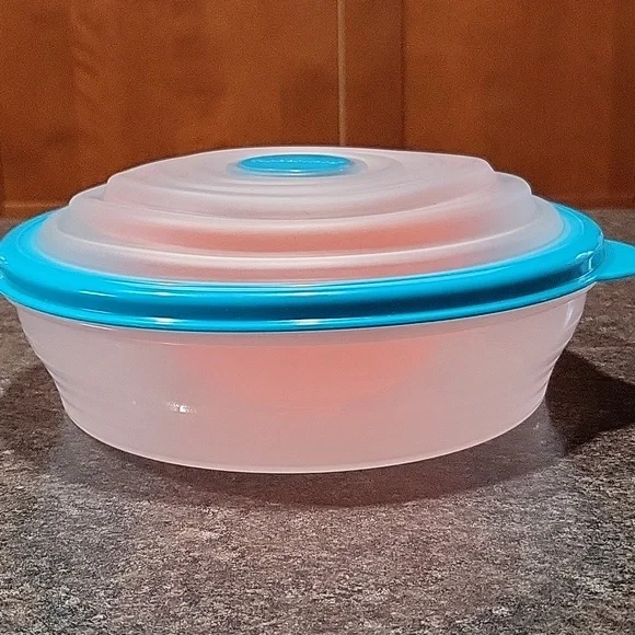 Tupperware 4- cup Stuffable Container - Picture 5 of 5